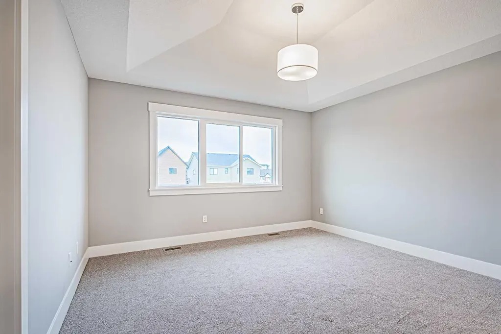 925 Reynolds Lane SW Airdrie AB T4B 5L7