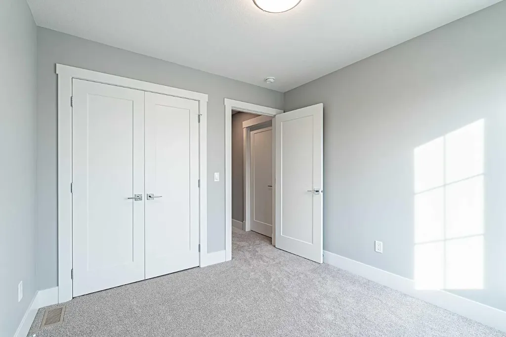 925 Reynolds Lane SW Airdrie AB T4B 5L7