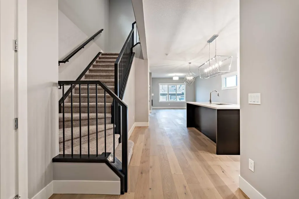 925 Reynolds Lane SW Airdrie AB T4B 5L7