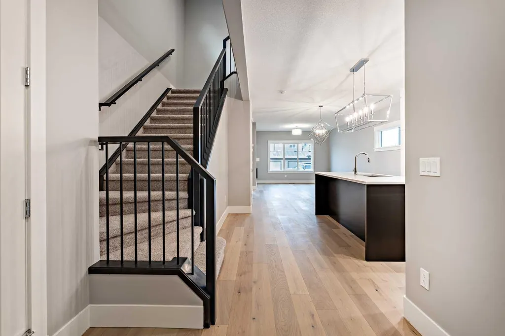 925 Reynolds Lane SW Airdrie AB T4B 5L7