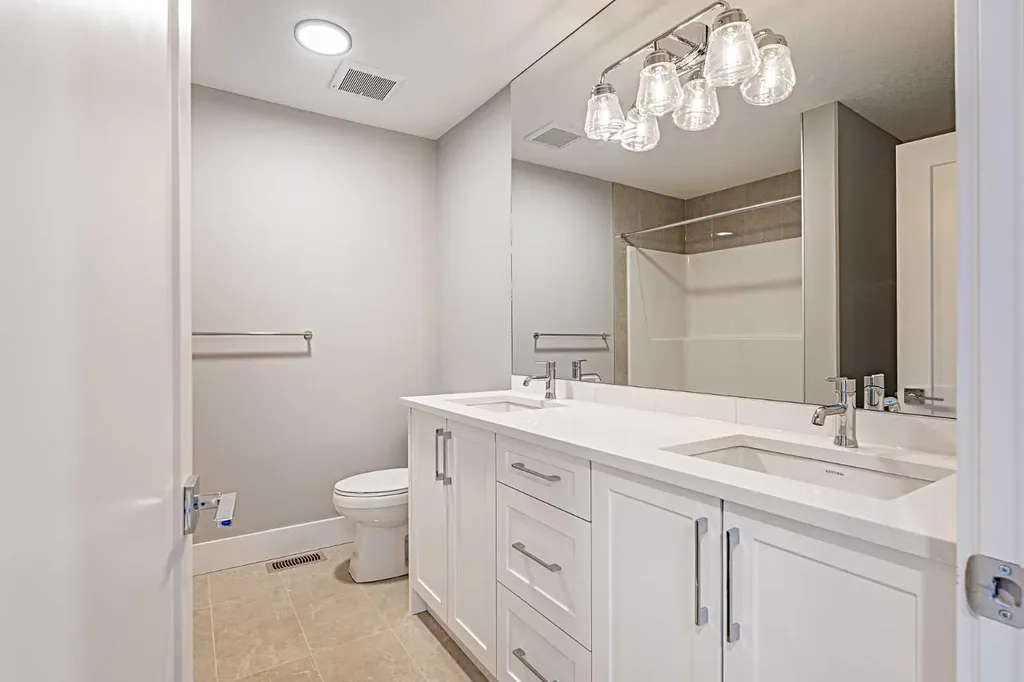 925 Reynolds Lane SW Airdrie AB T4B 5L7