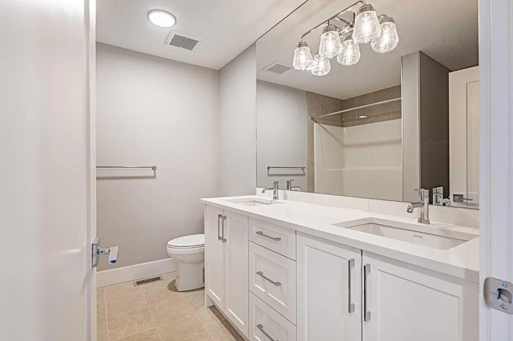 925 Reynolds Lane SW Airdrie AB T4B 5L7