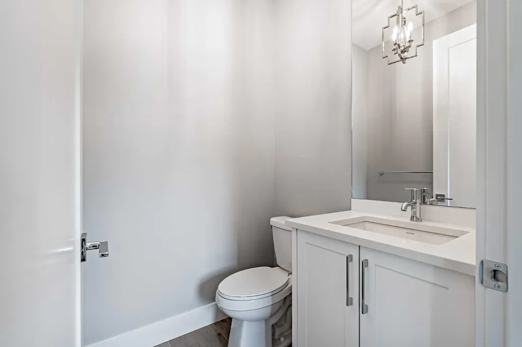 925 Reynolds Lane SW Airdrie AB T4B 5L7