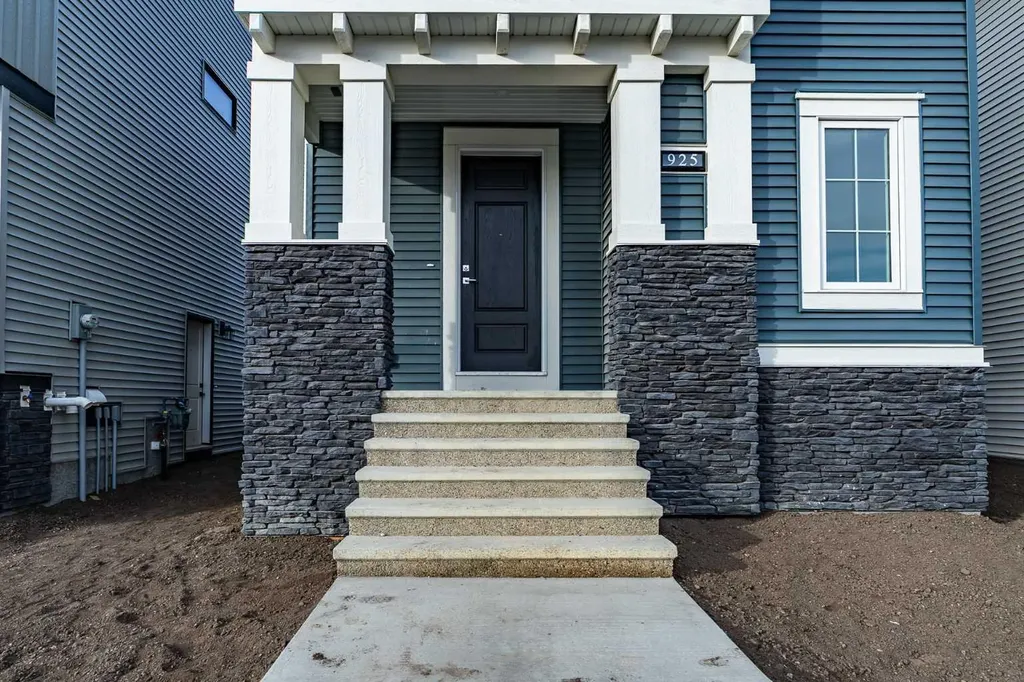 925 Reynolds Lane SW Airdrie AB T4B 5L7
