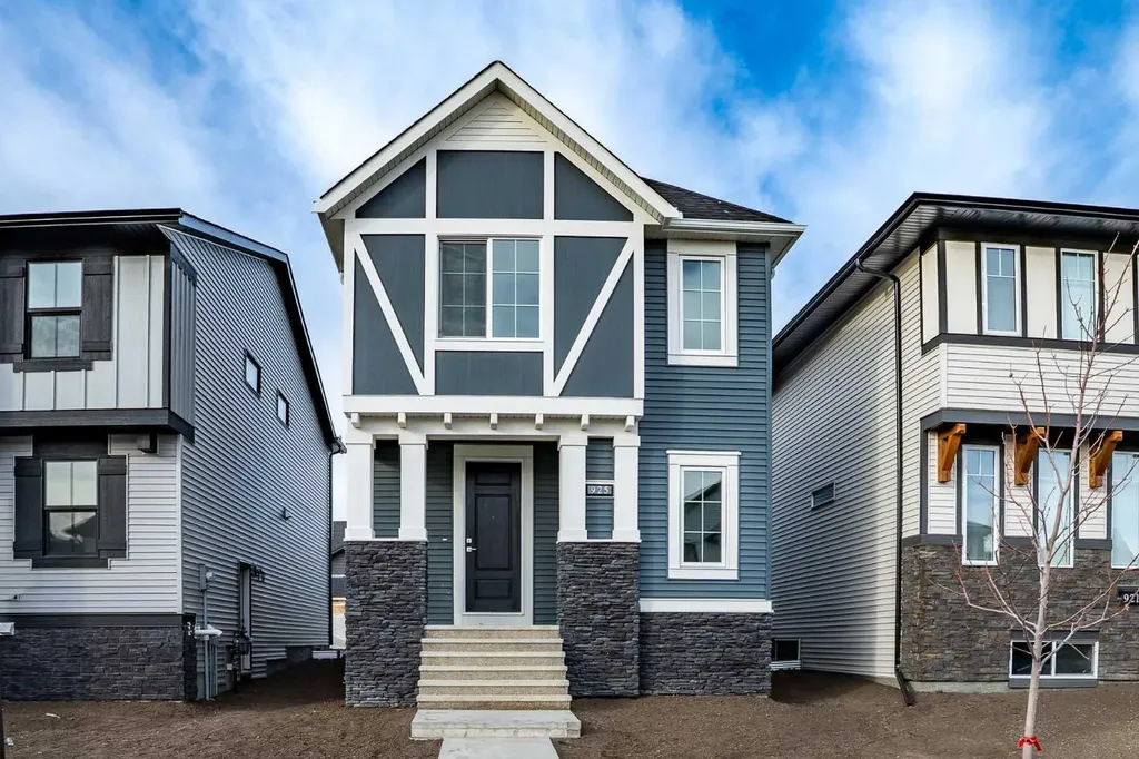 925 Reynolds Lane SW Airdrie AB T4B 5L7