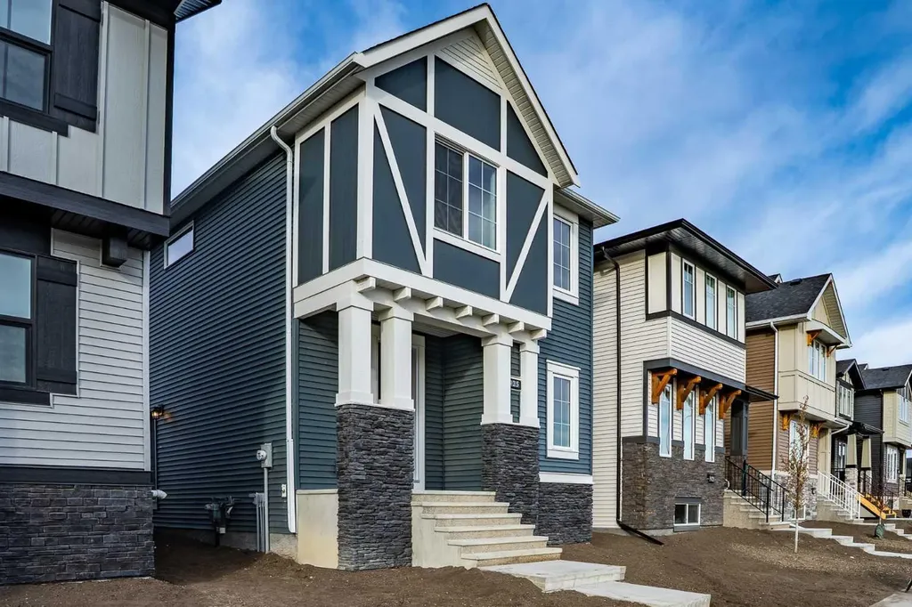 925 Reynolds Lane SW Airdrie AB T4B 5L7