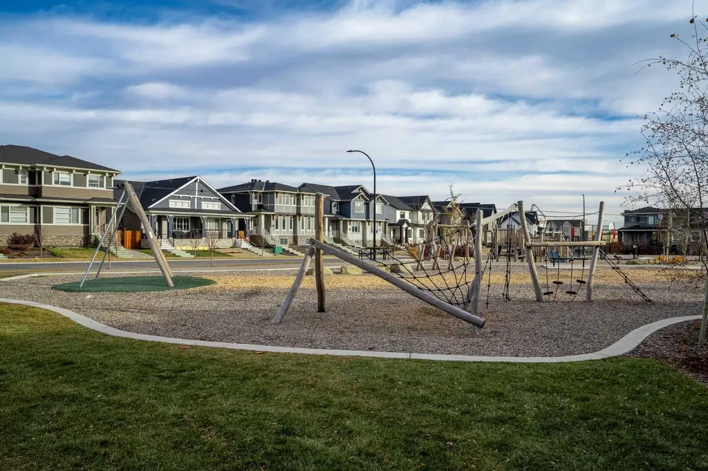 925 Reynolds Lane SW Airdrie AB T4B 5L7