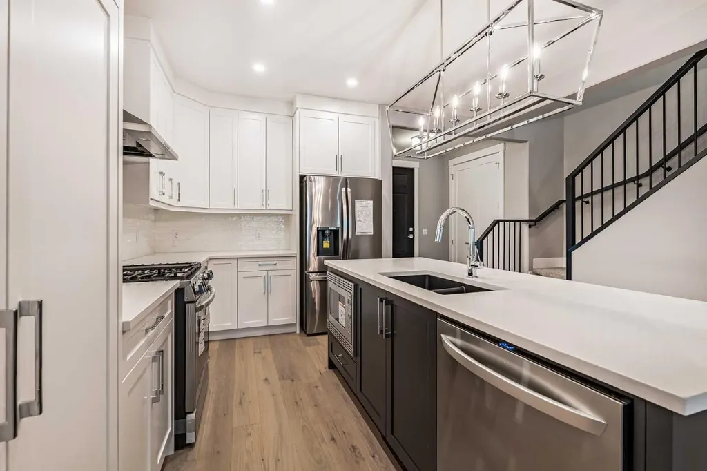 925 Reynolds Lane SW Airdrie AB T4B 5L7