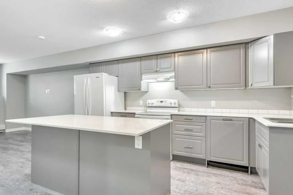 606 Lakeside Boulevard Strathmore AB T1P 1B8