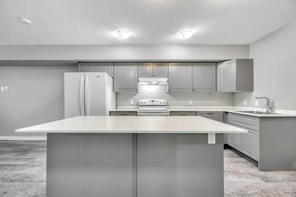 606 Lakeside Boulevard Strathmore AB T1P 1B8