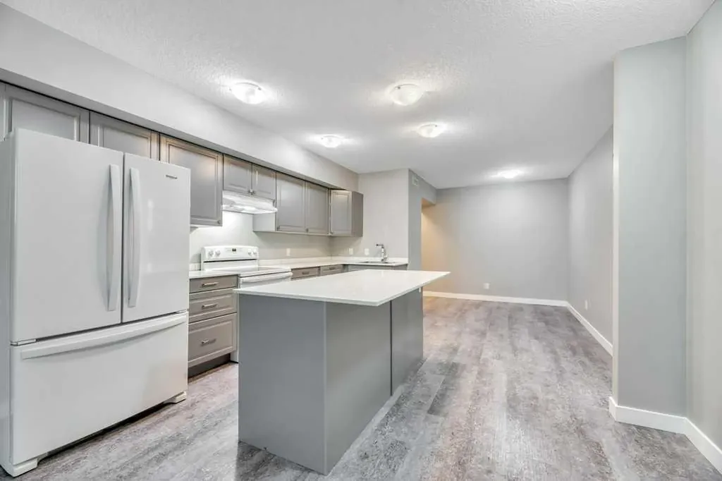 606 Lakeside Boulevard Strathmore AB T1P 1B8