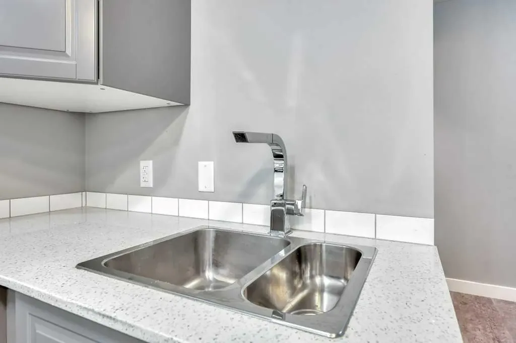 606 Lakeside Boulevard Strathmore AB T1P 1B8