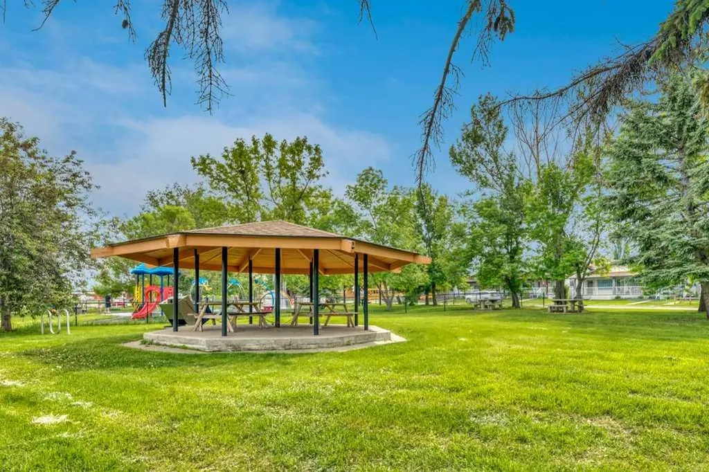 606 Lakeside Boulevard Strathmore AB T1P 1B8
