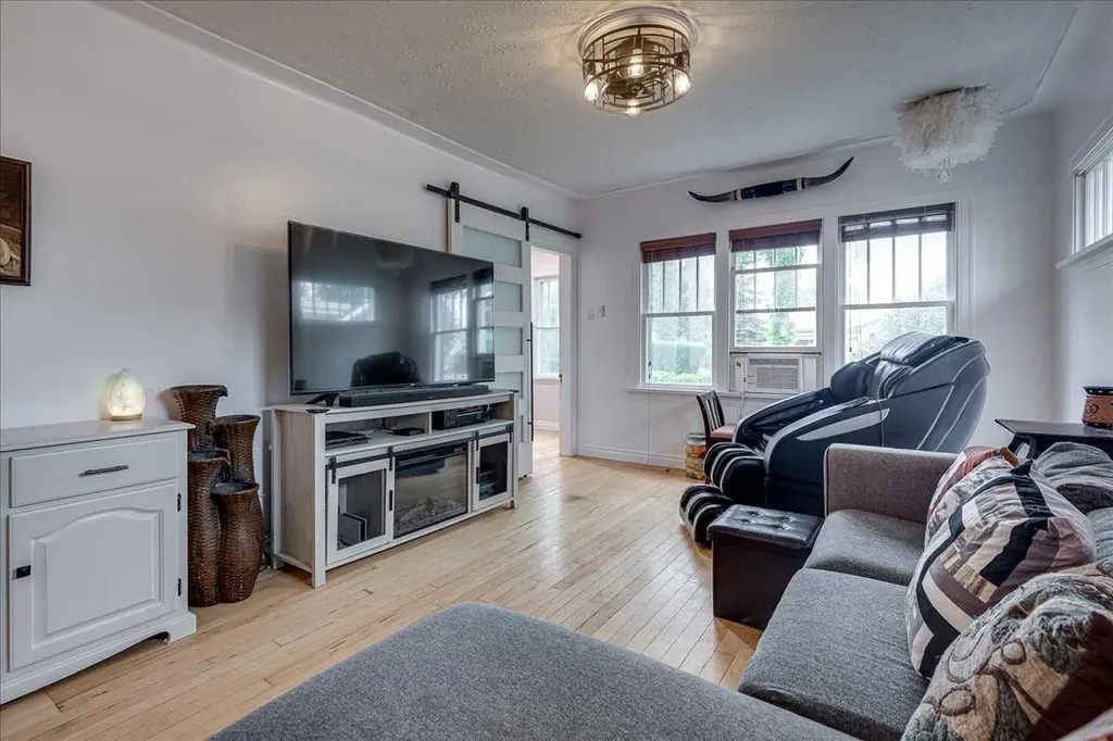 5105 53 Avenue Ponoka AB T4J 1H4