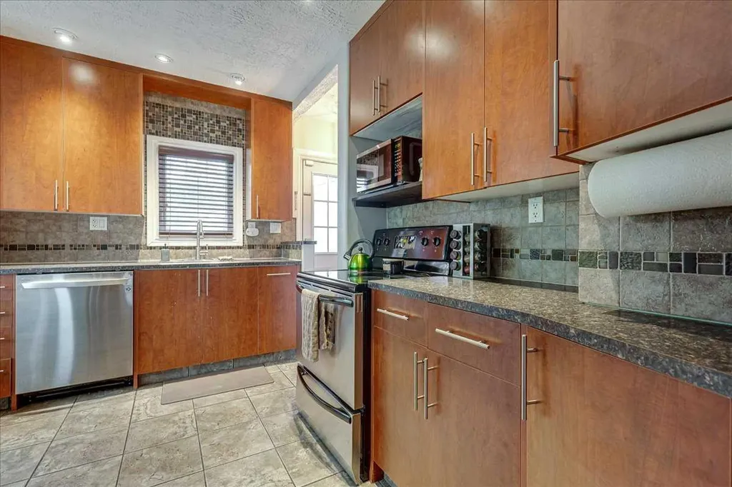 5105 53 Avenue Ponoka AB T4J 1H4