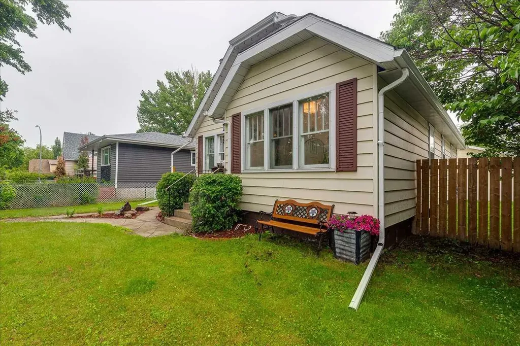 5105 53 Avenue Ponoka AB T4J 1H4