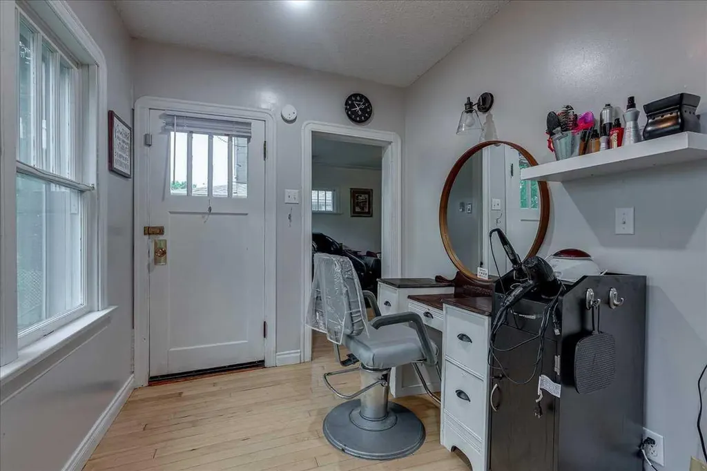 5105 53 Avenue Ponoka AB T4J 1H4