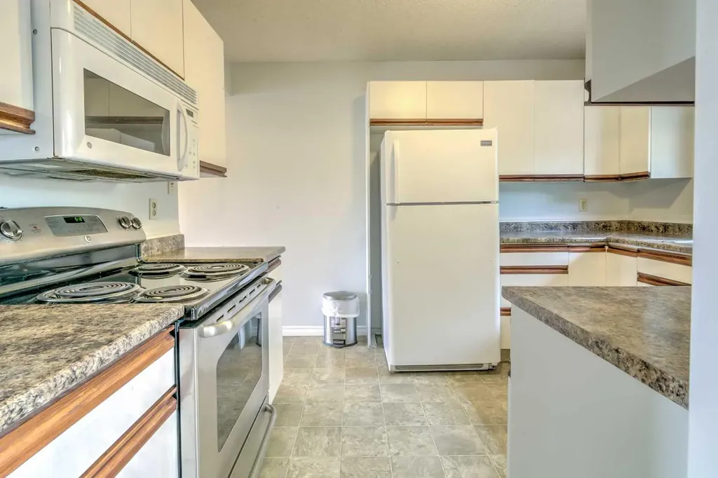 84 Erminedale Boulevard N Lethbridge AB T1H 5Y3
