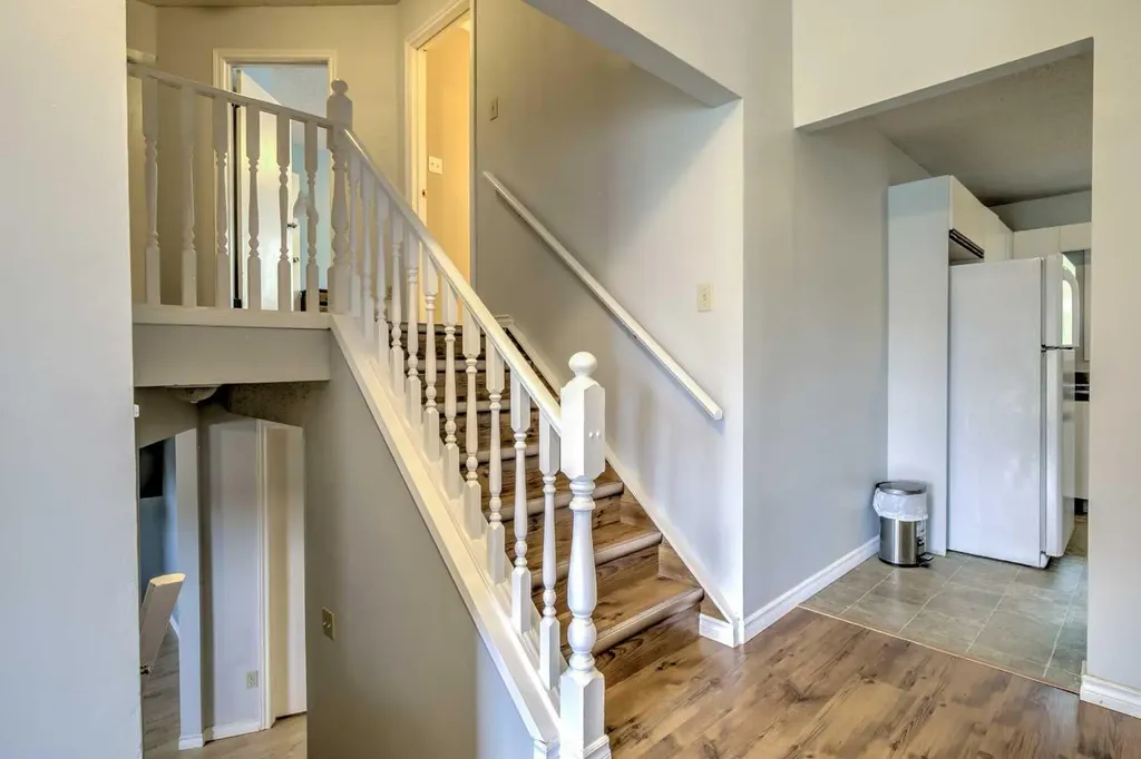 84 Erminedale Boulevard N Lethbridge AB T1H 5Y3
