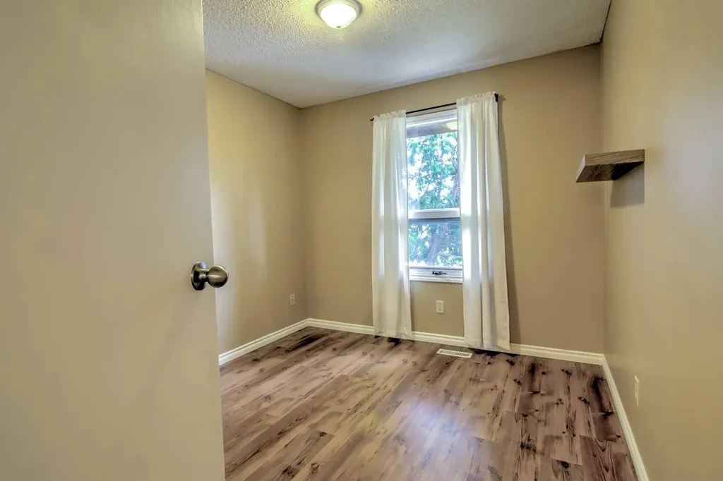 84 Erminedale Boulevard N Lethbridge AB T1H 5Y3