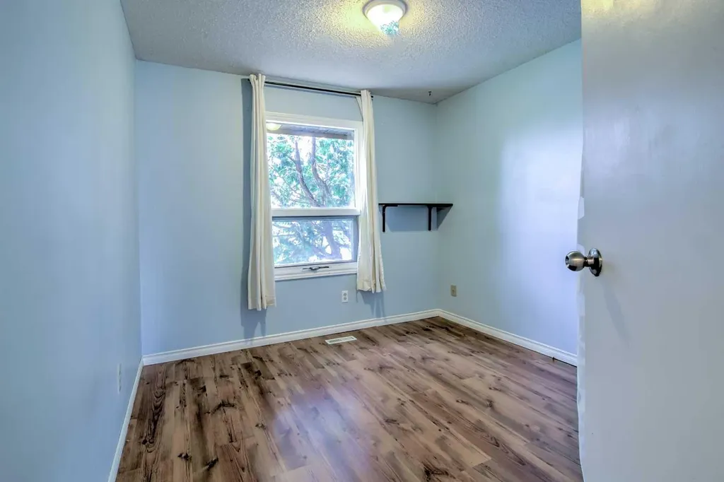 84 Erminedale Boulevard N Lethbridge AB T1H 5Y3