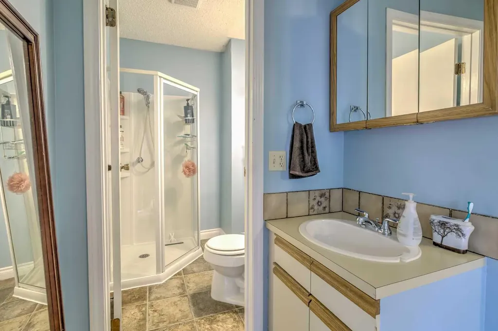84 Erminedale Boulevard N Lethbridge AB T1H 5Y3