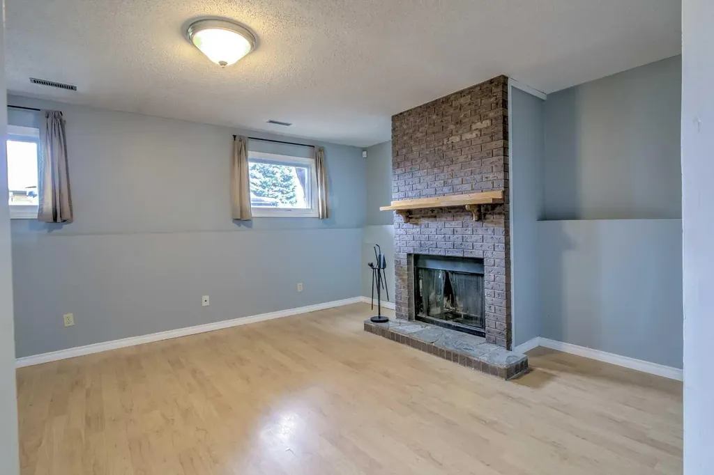 84 Erminedale Boulevard N Lethbridge AB T1H 5Y3