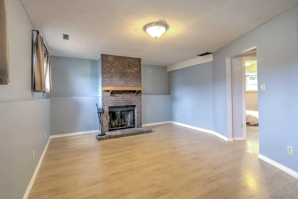 84 Erminedale Boulevard N Lethbridge AB T1H 5Y3