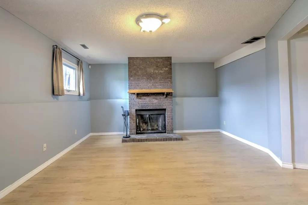 84 Erminedale Boulevard N Lethbridge AB T1H 5Y3