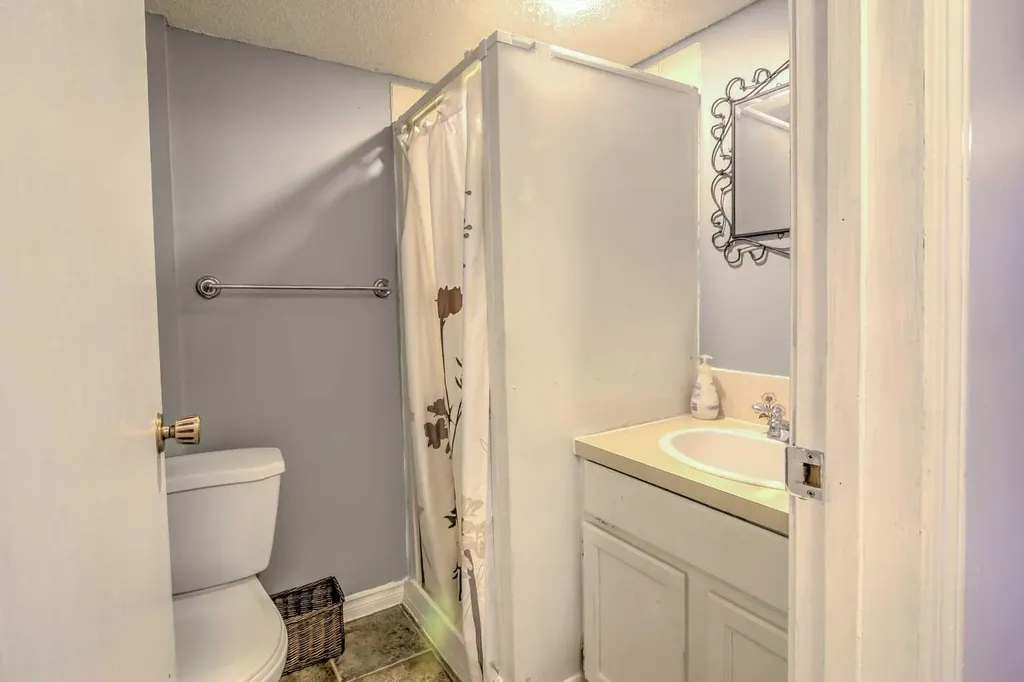 84 Erminedale Boulevard N Lethbridge AB T1H 5Y3