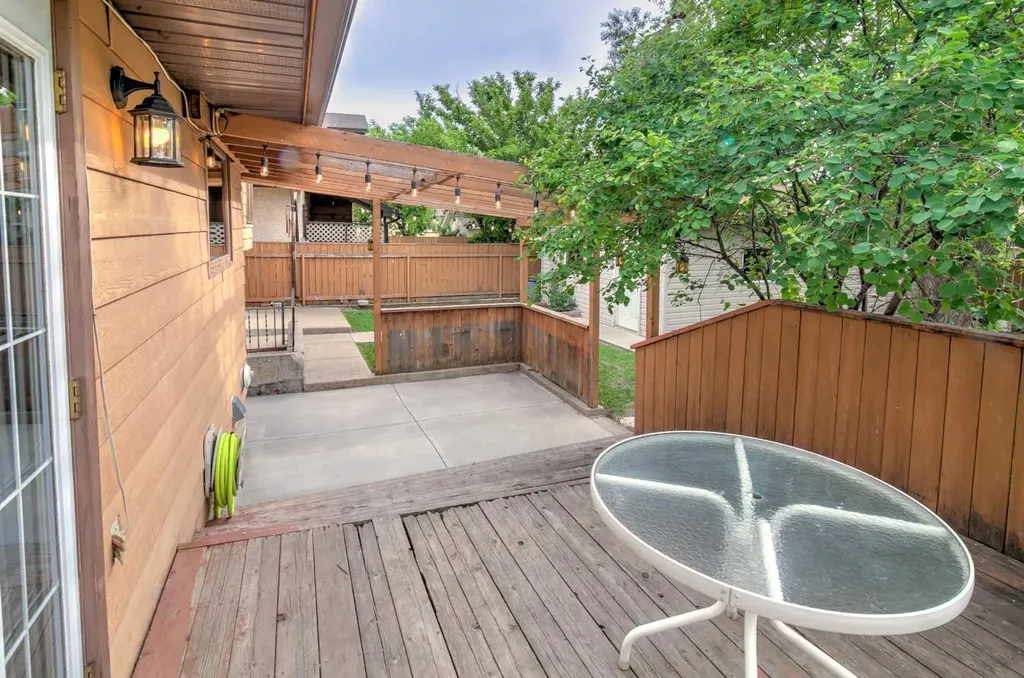 84 Erminedale Boulevard N Lethbridge AB T1H 5Y3