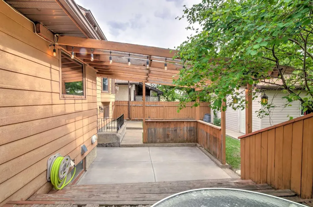 84 Erminedale Boulevard N Lethbridge AB T1H 5Y3