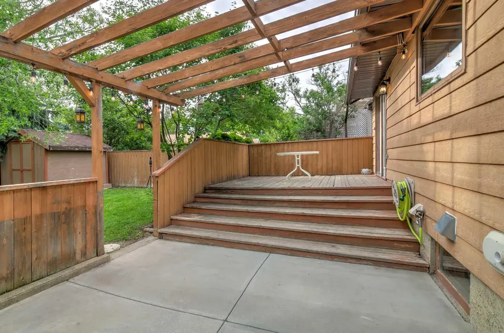 84 Erminedale Boulevard N Lethbridge AB T1H 5Y3