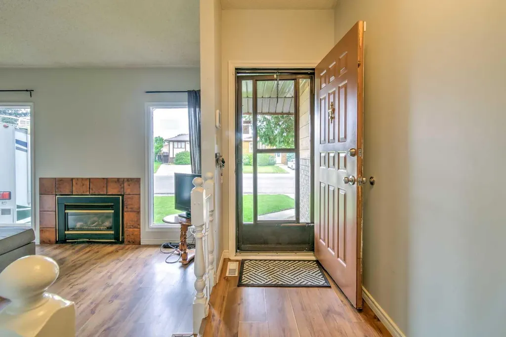 84 Erminedale Boulevard N Lethbridge AB T1H 5Y3