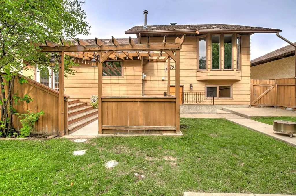 84 Erminedale Boulevard N Lethbridge AB T1H 5Y3