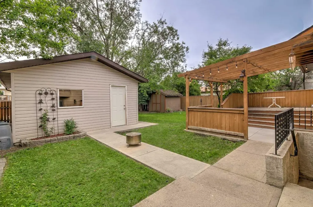 84 Erminedale Boulevard N Lethbridge AB T1H 5Y3