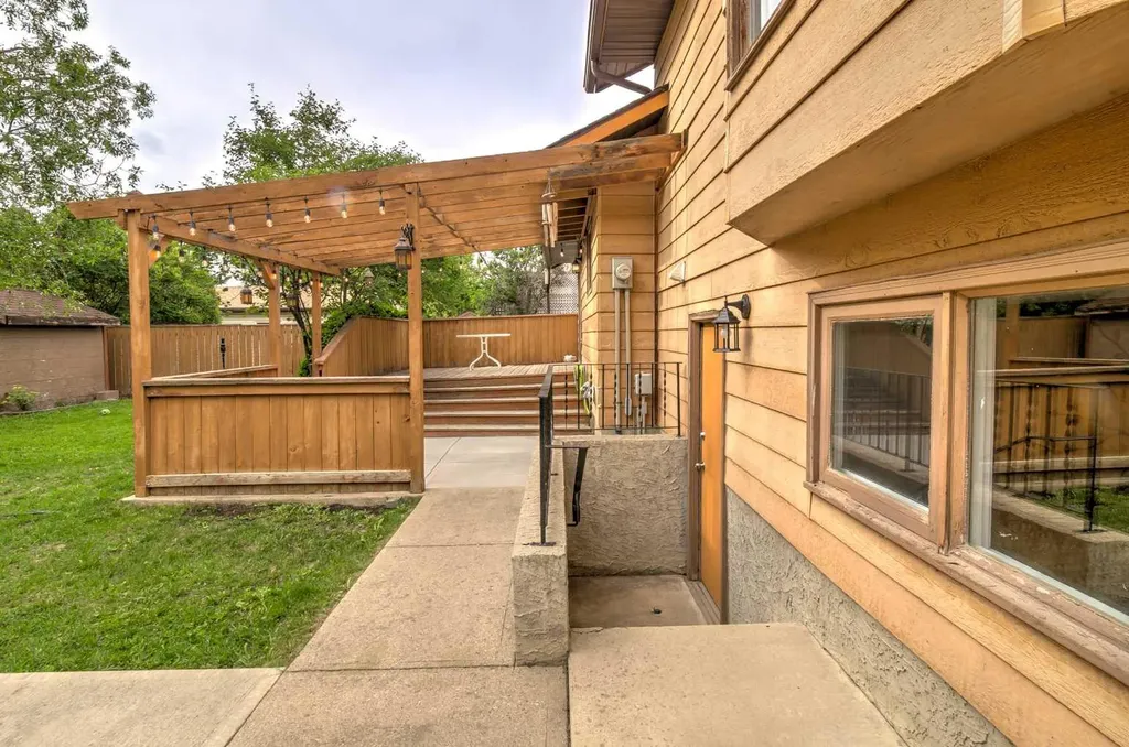 84 Erminedale Boulevard N Lethbridge AB T1H 5Y3