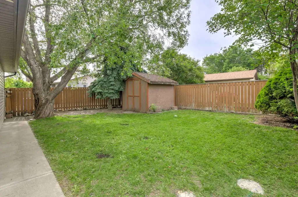 84 Erminedale Boulevard N Lethbridge AB T1H 5Y3