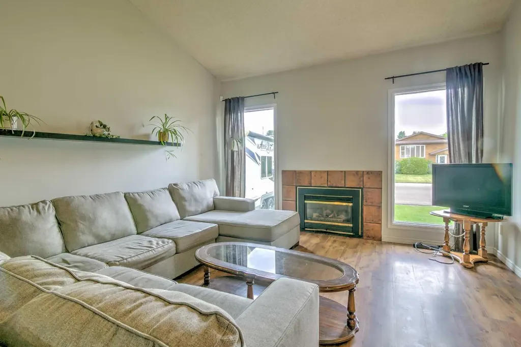 84 Erminedale Boulevard N Lethbridge AB T1H 5Y3