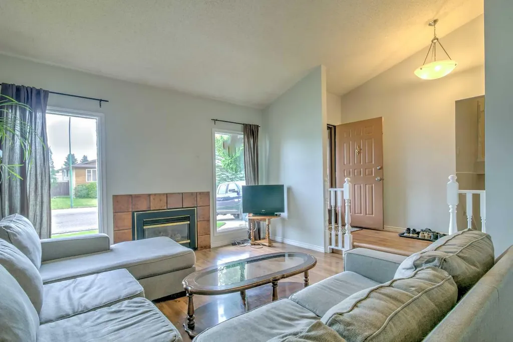84 Erminedale Boulevard N Lethbridge AB T1H 5Y3