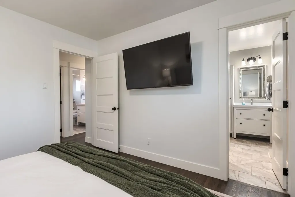9504 3 Street SE Calgary AB T2J 0W8