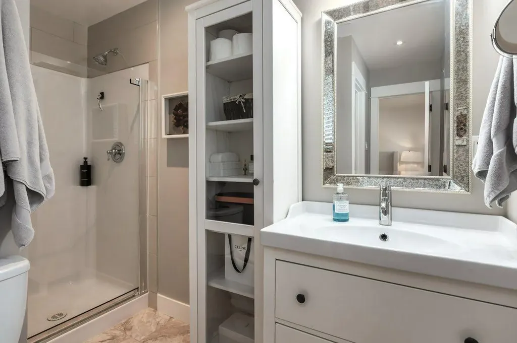 9504 3 Street SE Calgary AB T2J 0W8