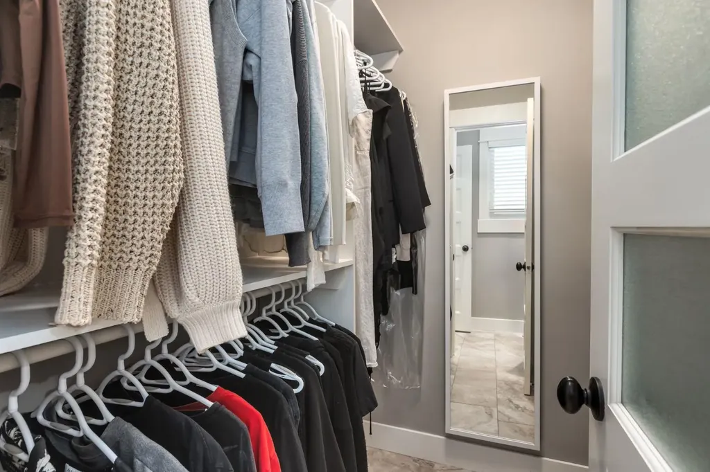 9504 3 Street SE Calgary AB T2J 0W8
