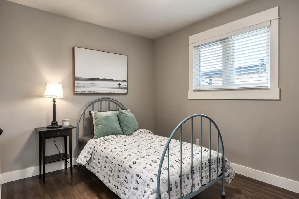 9504 3 Street SE Calgary AB T2J 0W8