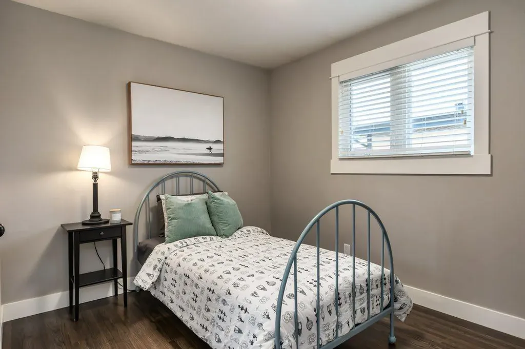 9504 3 Street SE Calgary AB T2J 0W8