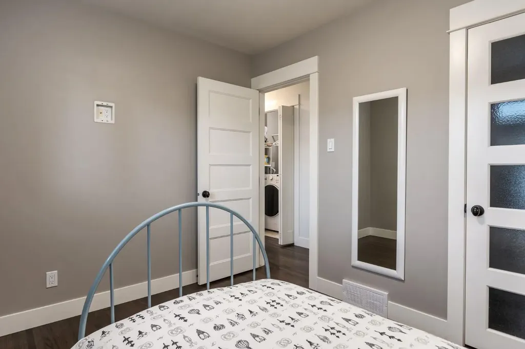 9504 3 Street SE Calgary AB T2J 0W8