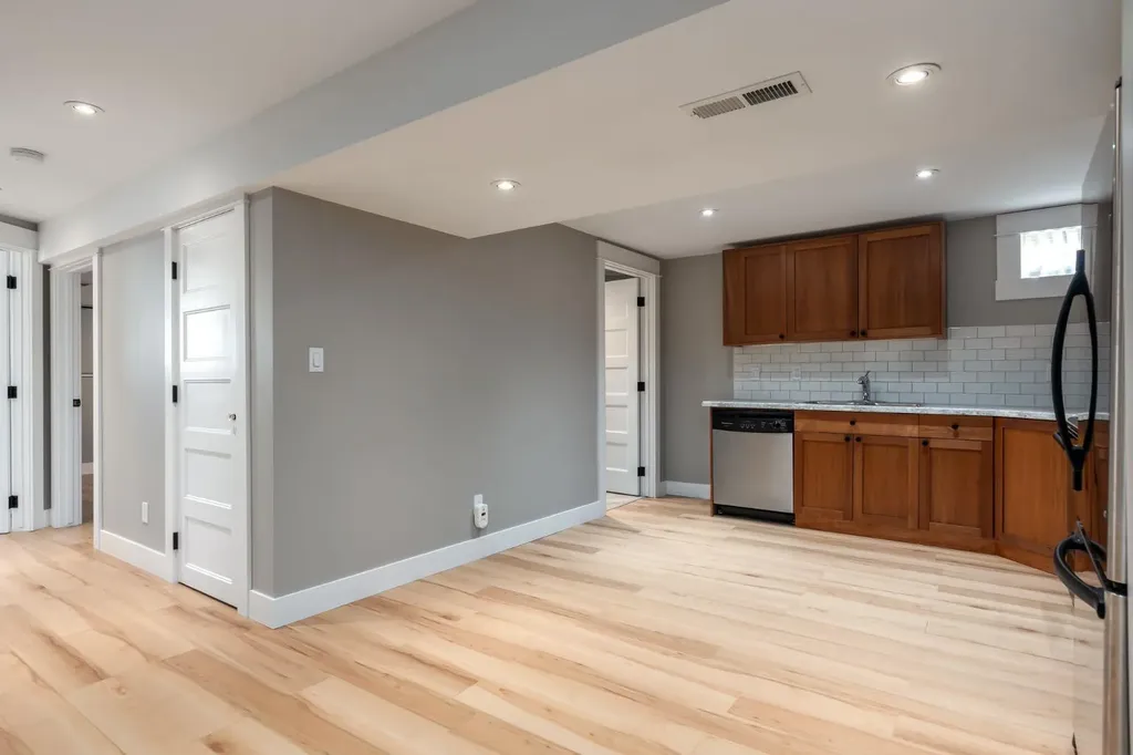 9504 3 Street SE Calgary AB T2J 0W8