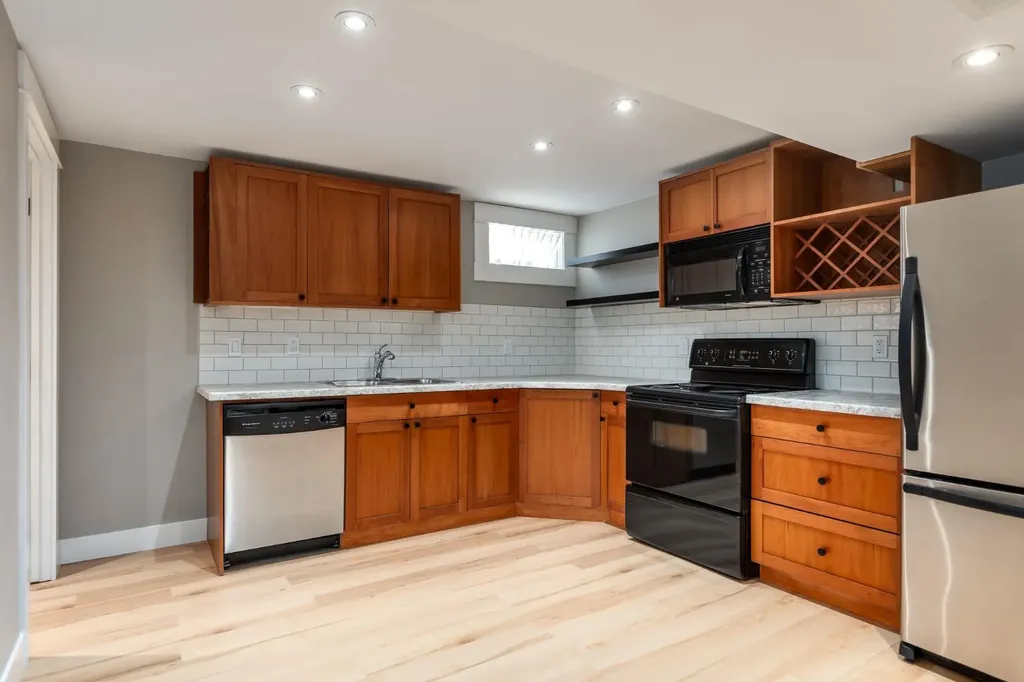 9504 3 Street SE Calgary AB T2J 0W8