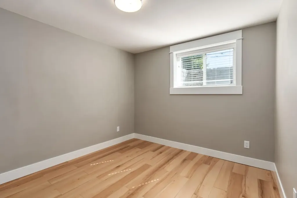 9504 3 Street SE Calgary AB T2J 0W8