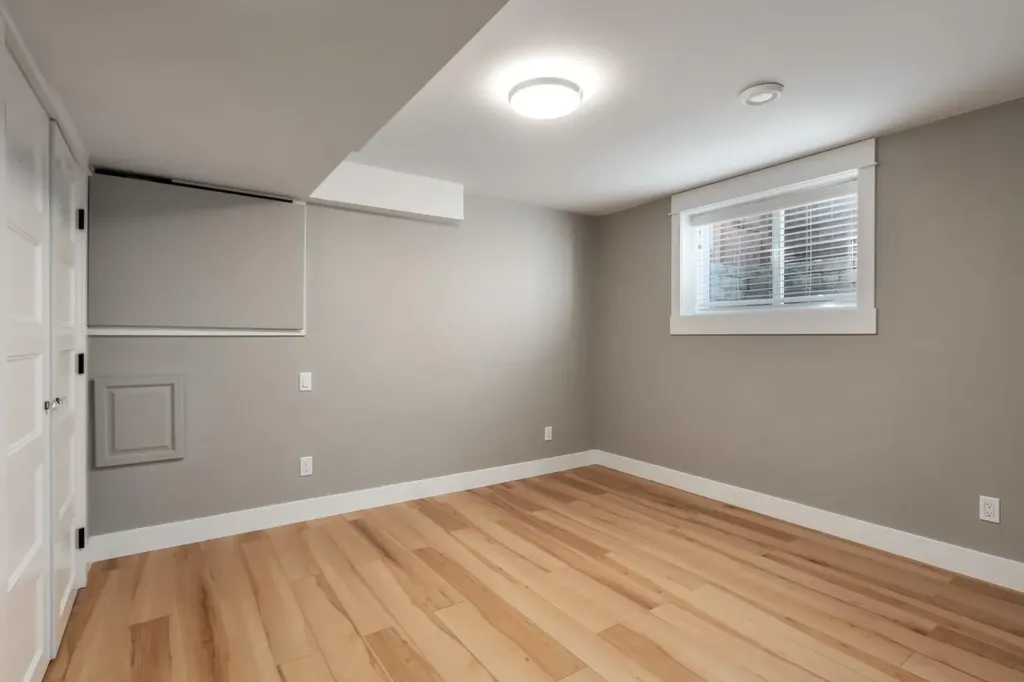 9504 3 Street SE Calgary AB T2J 0W8